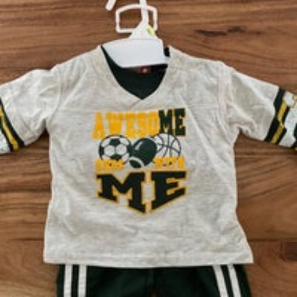 NWT graphic t-shirt and track pants - Picture 3 of 3